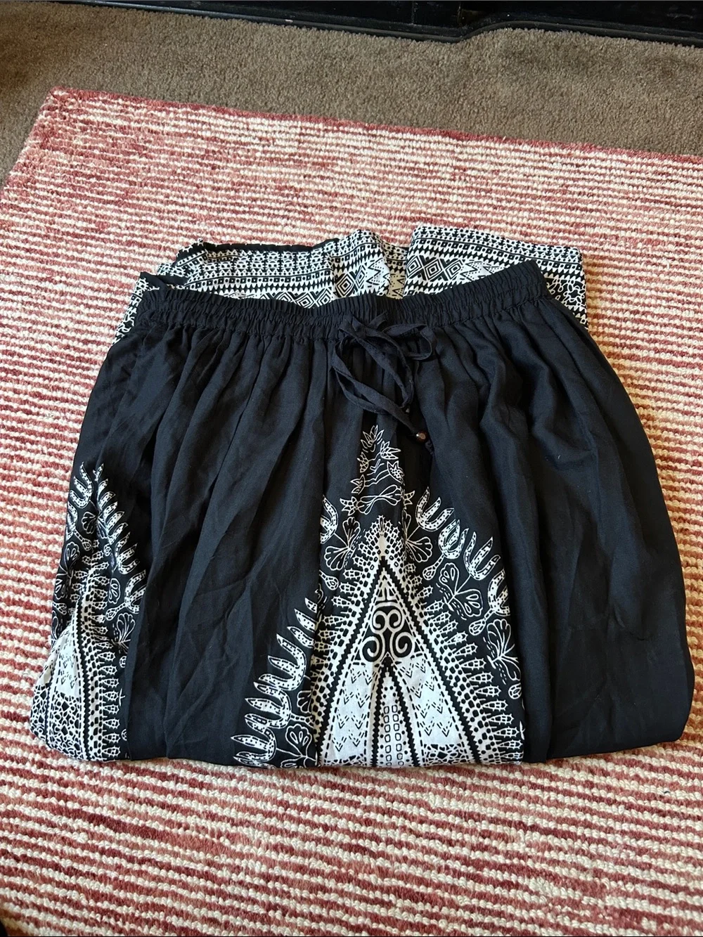 Gypsieblu Black And White Skirt - Picture 4 of 4